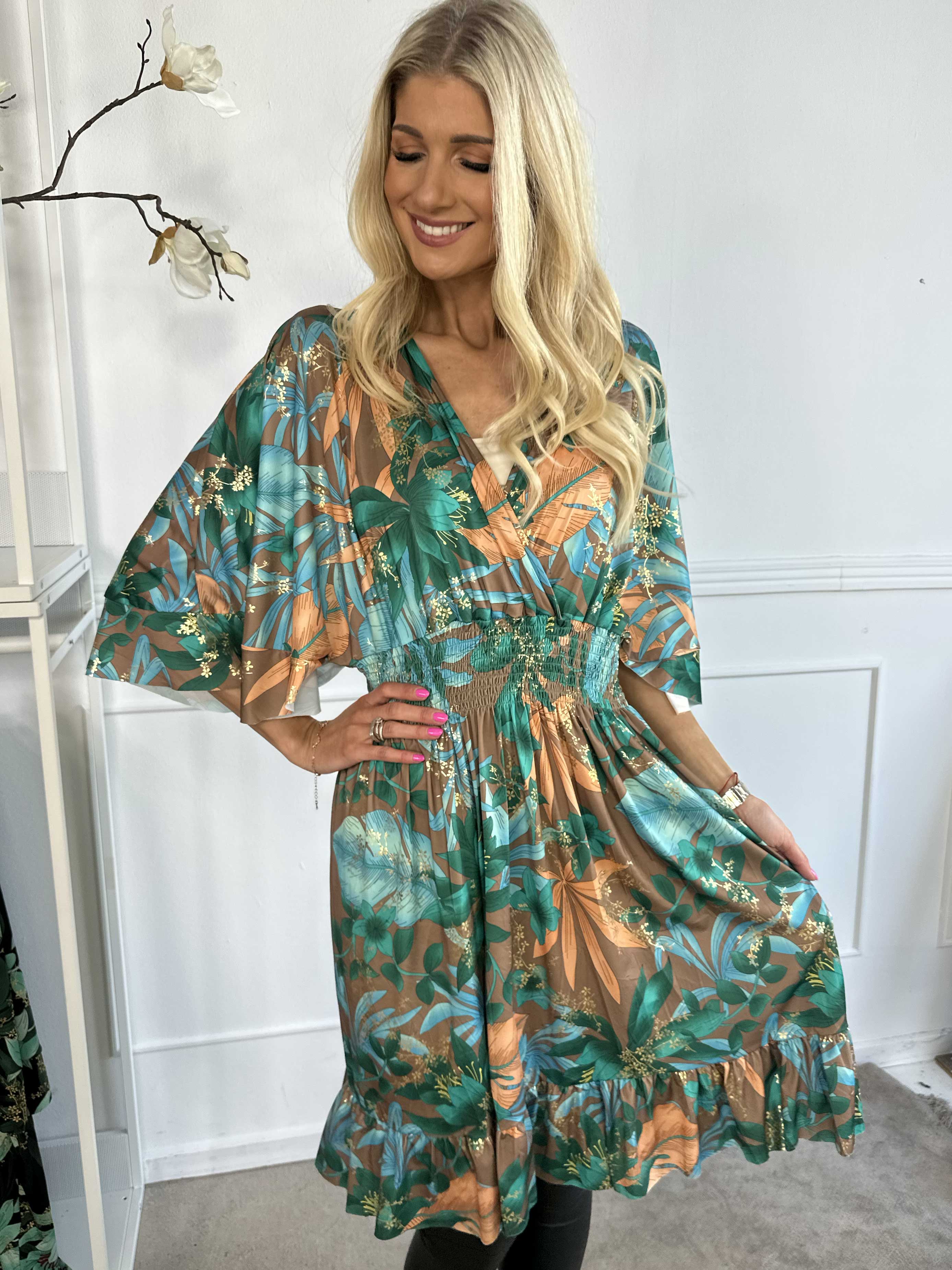 Pamela Gold Flower Short - Elastisk kjole med smock og flæser